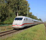 401 520 als ICE 931 von Warnemünde nach Berlin-Südkreuz bei der Durchfahrt in Rostock-Bramow.21.09.2024