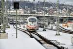 Ein ICE 3 fährt aus Ulm in den neuen Tunnel der Strecke Stuttgart 21 am 20.12.2022.