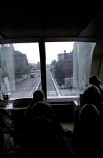 Fahrt mit der Magnetschwebebahn Transrapid 05; Blick aus dem Innenraum bei der IVA in Hamburg im Oktober 1979.