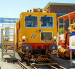   Mit dieser UNIMAT COMBI 08–275 hat Plasser & Theurer (Linz) nun 16.000 Gleisbaumaschinen ausgeliefert, sie wurde auf der iaf in Münster präsentiert (am 01.06.2017) und an die Rete