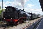 UEF 75 1118 steht mit der SSN Jubileums Express am 16 Mai 2026 in Villingen (Schwarzwald). Diese Niederlandischer Sonderzug f�hr in vier Tage in die Niederlande, Deutschland und die Schweiz.