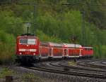 Der RE 9 (Rhein-sieg-Express) Aachen-Kln-Siegen im Sandwich, gezogen von 111 015-4 und geschoben von 111 077-4, hier am 06.05.2012 kurz vor der Einfahrt in den Bahnhof Batzdorf/Sieg.