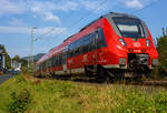 Zwei gekuppelte vierteilige Bombardier Talent 2 (442 259 / 442 759 und 442 256 / 442 756) der DB Regio NRW fahren am 19 September 202m als RE 9 rsx - Rhein-Sieg-Express (Siegen - Köln - Aachen),