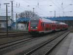 RE 13012 Sassnitz-Rostock wurde,am 05.Februar 2013,wieder einmal von Dostos gefahren.Hier bei der Einfahrt in den Bahnhof Bergen/R�gen.