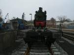 Schmalspurbahnlok Mh53 am 04.Mrz 2011 auf einem Schmalspurtransportwagen in Putbus.