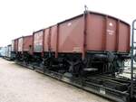 Historischer Hochbordwagen Omk(u) Nr.46954 der KSächsStsEB auf Rollwagen in Radebeul-Ost am 11.04.2016.