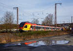 Der 5-teiliger FLIRT 429 045 / 545 der HLB (Hessischen Landesbahn) fährt am 12.02.2022, als RE 99 (Main-Sieg-Express) Gießen – Siegen, von Rudersdorf (Kr.