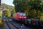 Die 185 005-6 (91 80 6185 005-6 D-DB) der DB Cargo AG fährt am 17 September 2024 mit einem gemischten Güterzug durch den Bahnhof Kirchen (Sieg).