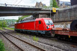 Die 187 186 (91 80 6187 186-2 D-DB) der DB Cargo AG f�hrt am 08 Mai 2026 mit einem Warmband-Coilzug durch Kirchen/Sieg in Richtung Siegen bzw. Kreuztal. Die Wagen waren meist sechsachsige offene Wagen der Gattung Sahmms.

Die Bombardier TRAXX F140 AC3 wurde 2016 von der Bombardier Transportation GmbH in Kassel unter der Fabriknummer 35239 gebaut. Die f�r 140 km/h konzipierte Lok hat nur die Zulassung f�r Deutschland.