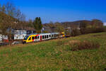 Nun fährt der VT 252 (95 80 0648 152-6 D-HEB / 95 80 0648 652-5 D-HEB), ein Alstom Coradia LINT 41 der HLB (Hessische Landesbahn), ex Vectus VT 252, in der Gegenrichtung, als RB 96