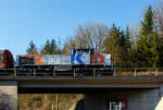 Geführt von der KSW 42 (92 80 1277 902-3 D-KSW), eine Vossloh MaK G 1700 BB, fährt am 19 März 2025 die KSW (Kreisbahn Siegen-Wittgenstein), im Sandwich mit einem schweren Coilzug, von