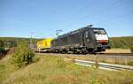 E 189 027-7  ES 64 F 4  027 mit Sattelaufliegerzug bei Urspring am 30.09.2010.