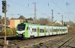 Der in den Farben des Verkehrsverbundes Rhein-Ruhr lackierte Abellio-Flirt 3XL 3427 003 (Baureihe 3427) ist am 18.11.2020 auf der S 2 Dortmund - Essen eingesetzt, hier bei der Einfahrt in