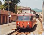 Als kleine Ergänzung zu den interessanten Bildern von Olli zum Thema  
Traktionswandel am Hochrhein  hier noch zwei Bilder aus Waldshut: Ein DB Schienenbus wartet auf die Abfahrt nach Koblenz. 
9. Mai 1984