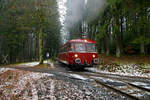   Eine Schienenbusgarnitur der VEB Vulkan-Eifel-Bahn Betriebsgesellschaft mbH auf Sonderfahrt (bestehend aus 798 670-6, 998 863-5 und 796 784-7) fährt am 26.01.2019 zwischen der ehem.