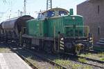Am 30 April 2026 rangiert BEG 295 049 einige Selbstentladewagen in Neuwied.