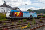 Die Captrain 185 549-3 (91 80 6185 549-3 D-CCW) fährt am 24.08.2021 mit einem Containerzug durch Niederschelden über die Siegstecke (KBS 460) in Richtung Köln.