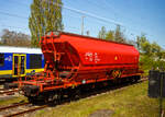 Gedeckter vierachsiger 75 m� Drehgestell-Sch�ttgutwagen mit Schwenkdach und schlagartiger mittigen Schwerkraftentladung (Mittenselbstentladewagen) 31 80 0691 768-2, der Gattung Tanoos 896.2, der DB Cargo AG, abgestellt am 23 Juni 2026 beim Bahnhof Uelzen.

Der G�terwagen der Bauart Tanoos ist f�r den Transport von n�sseempfindlichen Sch�ttg�tern, insbesondere von D�ngemitteln, Salzen und anderen Erzeugnissen des Kali-Bergbaues vorgesehen. Der Ganz-Stahl-Wagenkasten ist durchg�ngig und nur zwischen den Auslauf�ffnungen unterteilt. Die Entladung erfolgt �ber pyramidenf�rmige Auslauftrichter, wahlweise durch bet�tigen von zwei Handr�dern. Neben schlagartiger Entladung gestattet der Wagen auch ein bedingt dosierbares Entladen. Be- und Entladen verlaufen weitestgehend staubarm.