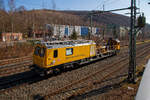 Das Tunnelinspektionsfahrzeug TIF 705 101 (Schweres Nebenfahrzeug Nr.99 80 9146 001-9 D-DB) der DB Netz AG fährt am 24.03.2021 durch Niederschelden in Richtung Siegen.