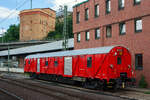Der Einheitshilfsgerätewagen D-DB 60 80 9927 057-1 der Gattung Ehg 388, ex DB Ffm 5636, der DB Netze AG (DB Netz Nofalltechnik) abgestellt 14 Juni 2013 beim Hauptbahnhof Koblenz. Bis zur Einführung der Modularen Trägerfahrzeuge (MTF), war dieser einer von 53 in Deutschland stationierten Wagen der Deutsche Bahn AG. Diese verfügten über Hilfsmittel und Bahnspezifischen Ausrüstungen zur Bewältigung von Unglücksfällen mit Zügen. Insbesondere verfügten sie über Auffangbehälter, Dichtungsmaterialien, Bahnspezifische Armaturen und Hebe- und Zuggeräte für große Lasten. Er war dann mit einem Leiter und sechs weiteren Mitarbeitern besetzt.

Diese unterstützen vor Ort mit den im Wagen vorhandenen Gerätschaften die Hilfskräfte vor Ort (Feuerwehr, THW). Im Unglücksfall wurde der Wagen über das Notfallmanagement der DB AG angefordert.