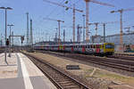 Durch das kastenf�rmige Design und die weitgehend unlackierte Metallverkleidung erinnern die VT2E-Triebwagen der HLB beinahe an amerikanische Subway cars.