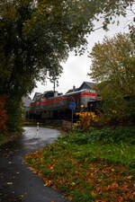 Baustelle Bahnhof Herdorf am 25 Oktober 2025, es schttete ohne Unterlass, dazu noch heftige Windben, aber die Arbeiten zur Erneuerung der Weiche 3 und der Rckbau mit Lckenschluss fr die drei
