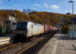 Die 193 922-2 (91 80 6193 922-2 D-NRAIL) der Northrail GmbH fährt am 04 November 2025 mit einem KLV-Zug durch Kirchen/Sieg in Richtung Siegen,    Die Siemens Vectron AC wurde 2010 von SIEMENS in