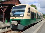 650 032-4 als PRE 74873 von Lauterbach Mole nach Bergen auf Rügen kurz vor der Ausfahrt am 29.07.2025 in Putbus
