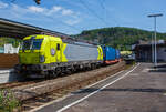 Die an die RTB Cargo vermietete SIEMENS Vectron MS 7193 102 (91 80 7193 102-9 D-ATLU) der Alpha Trains Belgium N.V. fährt am 19 Juli 2025 mit einem KLV-Zug durch den Bahnhof Betzdorf/Sieg in Richtung Köln.

Die Multisystemlokomotive Siemens Vectron MS wurde 2025 von SIEMENS Mobilitiy in München-Allach unter der Fabriknummer 23858 gebaut. Sie wurde in der Variante MS A54 ausgeführt und hat so die Zulassungen und Länderpakete für Deutschland, Österreich, Belgien, die Niederlande, Tschechien, die Slowakei, Ungarn, Rumänien und Polen. Für Serbien (SRB), Bulgarien (BG) und Kroatien (HR) sind auch Zulassungen vorgesehen, aber ist z.Z. noch durchgestrichen.

So besitzt die Variante MS A54 folgende Zugsicherungssysteme: ETCS BaseLine 3, sowie für Deutschland (PZB90 / LZB80 (CIR-ELKE I)), für Österreich (ETCS Level 1 mit Euroloop, ETCS Level 2, PZB90 / LZB80), für Belgien (ETCS L1, ETCS L2, TBL1+), für die Niederlande (ETCS Level 1, ETCS Level 2, ATB-EGvV), für Tschechien und die Slowakei (LS (Mirel)), für Ungarn (ETCS Level 1, EVM (Mirel)), für Polen (SHP) und für Rumänien, Serbien, Bulgarien und Kroatien (PZB90).
