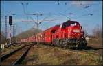 DB Schenker 261 088 mit Talns 970-Wagen am 22.02.2014 durch Leipzig-Thekla nach Chemnitz-K�chwald.