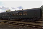 Der vierachsige Dienstwagen der WFL ist ein ehemaliger Bghw. Am 15.09.2018 stand er w�hrend des 15. Berliner Eisenbahnfest am 15.09.2018 mit weiteren Wagen an der Drehscheibe des ehemaligen Betriebsbahnhof Sch�neweide (D-WFL 57 80 2811 001-8 Dienst).