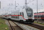DBpbzfa 50 80 86-81 887-1 der 5.Generation IC2 688 am 11.04.2025 im Rostocker Hbf.

