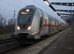 IC 2175(Rostock-Dresden)kurz vor der Ausfahrt im Rostocker Hbf.18.01.2026