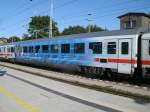 Auch ihn gibt es noch den Werbewagen Bvmsz 61 80 21-94 606-5 der,am 26.August 2013,in Bergen/R�gen hielt.