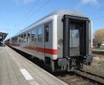 Am Ende des IC 2239(Warnem�nde-Leipzig)lief der 2.Klasse Bimdz mit Aufgenommen am 03.04.2015 in Warnem�nde