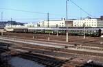 215 mit Personenzug in Ulm im Juli 1984.