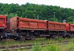 Schttgutkippwagen mit elektrohydraulischer Bettigung und vier Radstzen, Gattung Fans 128 (31 80 6770 408-6) der DB Schenker Rail, abgestellt am 08.06.2012 in Betzdorf (Sieg).