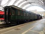 Preußischer D-Zug Wagen CCü Nr.02790 im Hauptbahnhof Dresden Altstadt am 19.04.2015.
