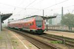 RB42 (RB 17709) von Magdeburg Hbf nach Dessau Hbf in Magdeburg-Neustadt und geschoben hatte die 143 816-7.