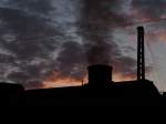 Abendstimmung im Dampflok Bw Dresden mit Silhouette des Kamins der 01 2066-7 des N�rdlinger Eisenbahnmuseums beim 7.