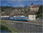 Der  Assosiation l'autrail X2800 du Haut Doubs  X 2816 mit Beiwagen erreicht im Rahmen einer Ostersonderfahrt in Kürze sein Ziel Morteau.