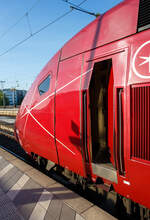 Detailbild des Eurostar PBKA 4346 (TGV 43460/43469), ex Thalys PBKA, am 29 April 2025, als Eurostar EST 9486 nach Paris Nord, im Hauptbahnhof Kln.