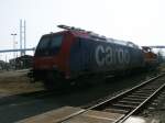 Bei Sonnenschein stehen die Loks Vormittags im Stralsunder Nordhafen ung�nstig,so mu�te ich SBB-Cargo 482 040 am 12.M�rz 2011 bei Gegenlicht fotografieren.