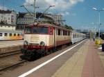 EP07-1010 vor einem polnischen InterCity am 31.Juli 2010 in Szczecin Glowny.