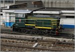 Die FS D 245 470 hat im Kopfbahnhof Torino Porta Nuova allerlei zu tun.