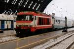 Während ein Gewitter treft E 402 019 am 20 Juni 2001 in Milano Centrale ein. 