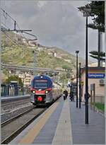 Der FS Trenitalia ETR 104 074 erreicht als Regionalzug 12973 den Bahnhof Letojanni. Der Zug ist auf dem Weg von Messina Centrale nach Catania Centrale. 

11. M�rz 2026