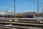 Der MerMec Mess- und Diagnose-Dieseltriebwagen SIRTER 2.0 / D.165.005 (99 83 9 165 005-3 I-RFI) der RFI - Rete Ferroviaria Italiana erreicht im Sandwich zwischen zwei „Tigern“ E.652.091-6 und E.652.138-5 (91 83 2652 091-6 I-MIR und 91 83 2652 138-5 I-MIR), sechsachsige E-Loks, der Mercitalia Rail S.r.l. am 14. Juli 2022 den Bahnhof Roma Termini.
