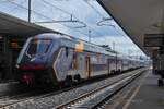 Triebzug ETR 621-012, fhrt in den Bahnhof von Ferrara ein.
