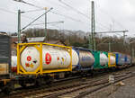 Ein recht lange sechsachsige Drehgestell-Gelenk-Containertragwagen-Einheit (6- achsiger Containertragwagen), 33 83 4962 014-0 I-CEMAT, der Gattung Sggmrss, der Mercitalia Intermodal S.p.A., Mailand